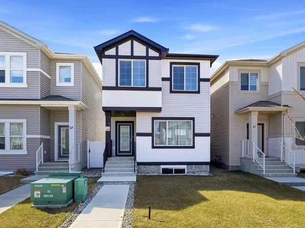 39 Lake St, Red Deer County, AB T4E 1B9