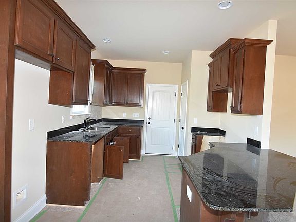 3rd image of 224 Harebell Ln