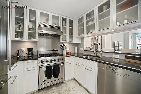 Rented by Engel & Völkers New York City | media 7