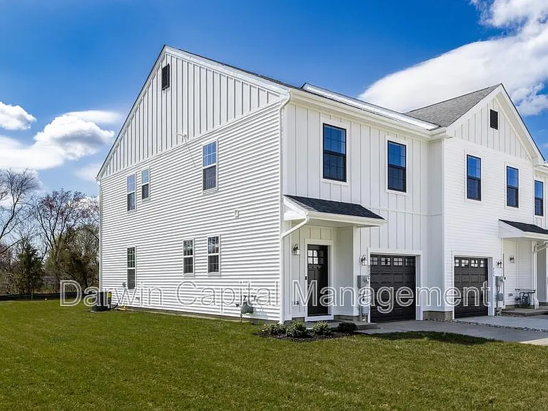 385 N Tuckahoe Rd — Photo 2