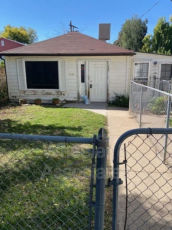 1 bed, 1.0 bath, $895 — Photo 2