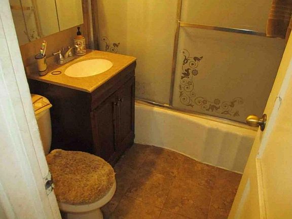 3rd image of 237 Edgerton Dr