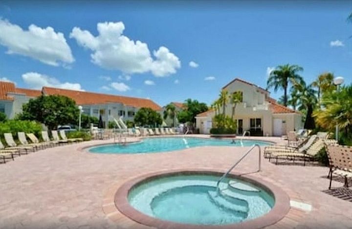 Community pool & hot tub