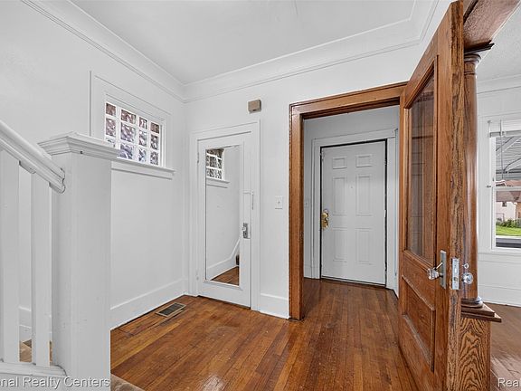 4th image of 4096 Vicksburg St
