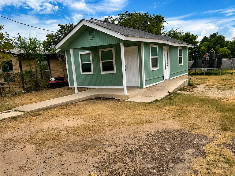 1707 Gates St — Photo 3
