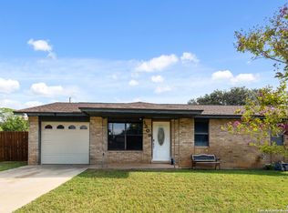 1309 E Medina St, Pearsall, TX 78061