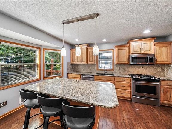 5th image of 9811 W 99th Pl