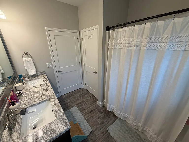 569 W Pine St — Photo 14