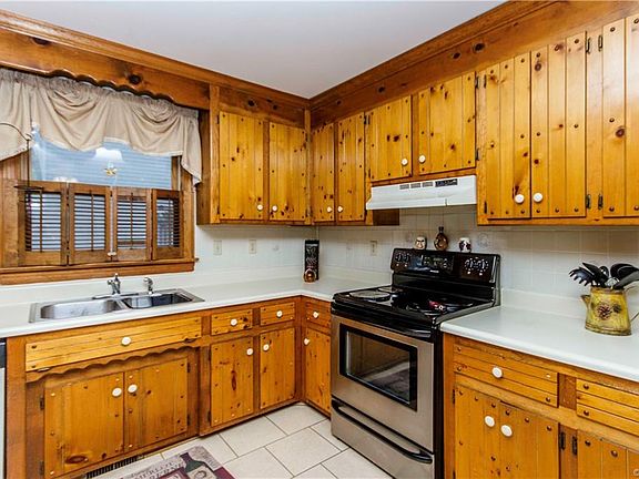 5th image of 10331 Glen Oaks Dr
