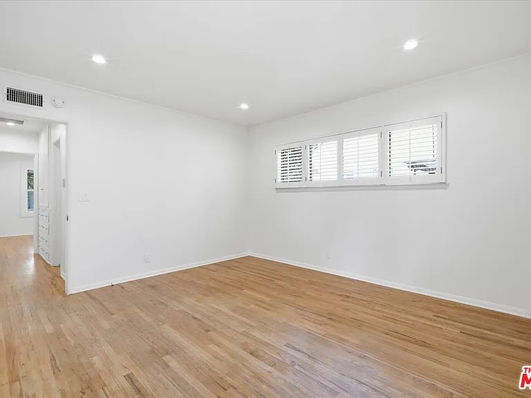 12818 Hatteras St — Photo 14