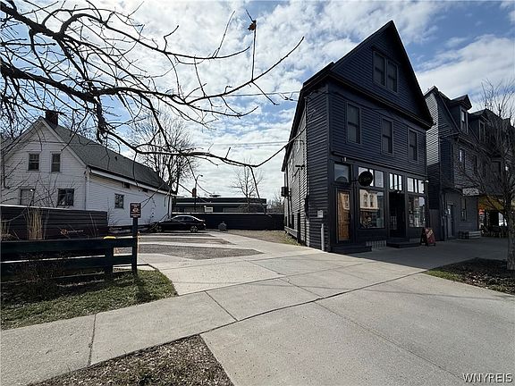 3rd image of 507 W Utica St
