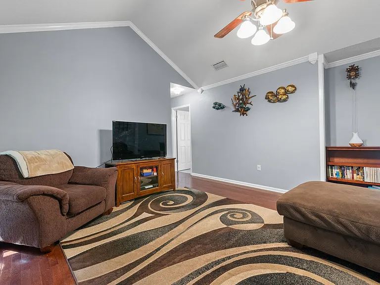 3812 Lakewood Valley Dr — Photo 3