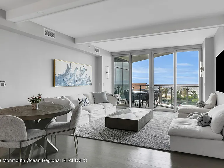 20 Melrose Ter #206 — Photo 1