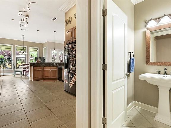 5th image of 236 Riverwood Dr