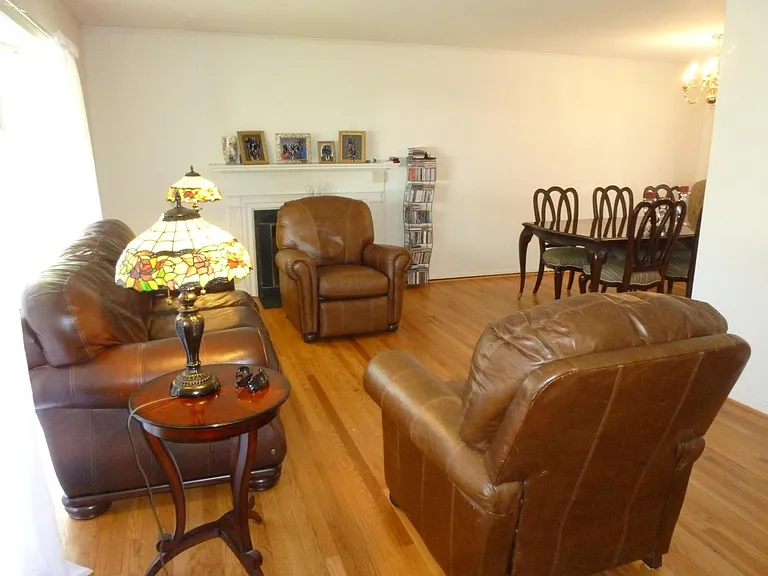 9914 Brixton Ln — Photo 2