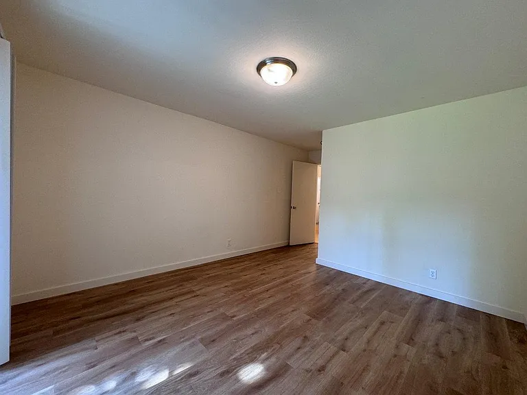 1555 Oxford Street — Photo 23