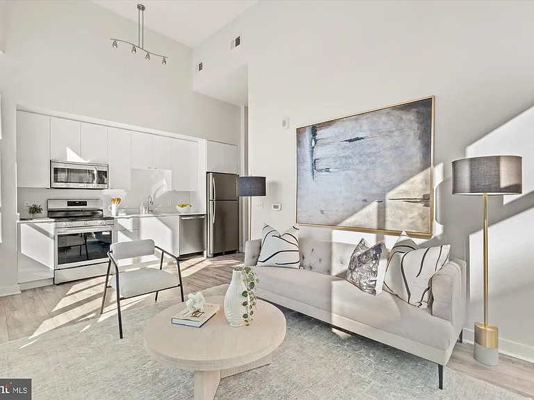 460 New York Ave NW #304 — Photo 5