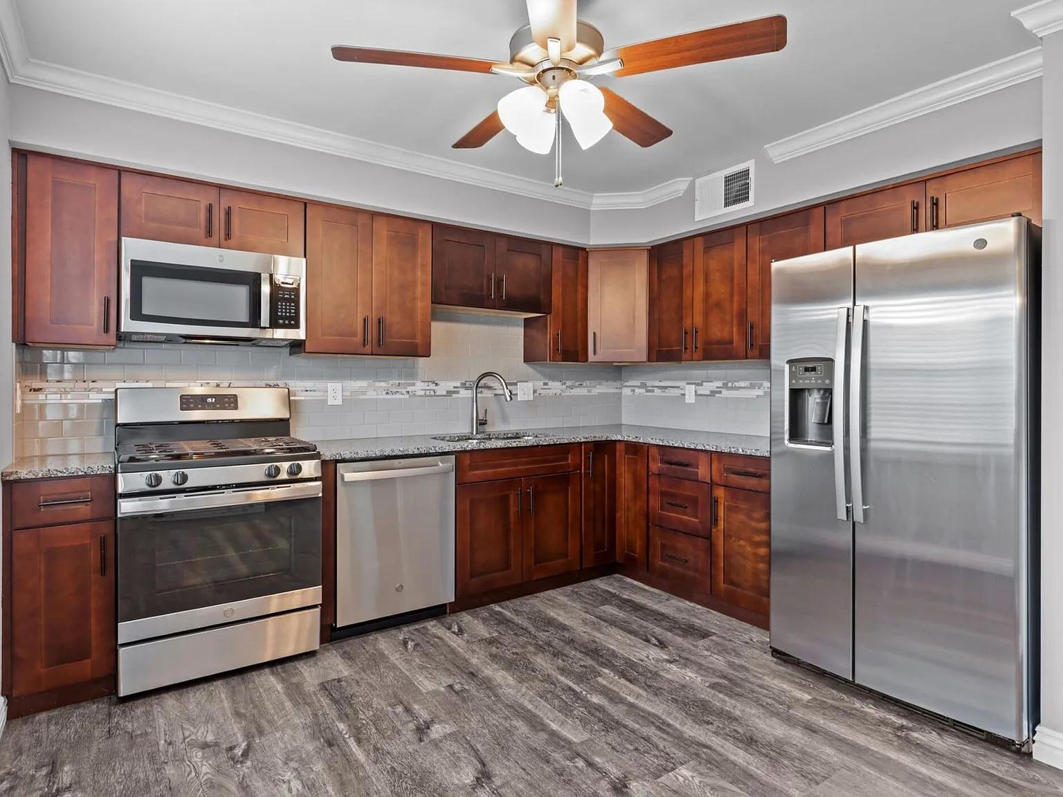 Forest Park Townhomes — Photo 2