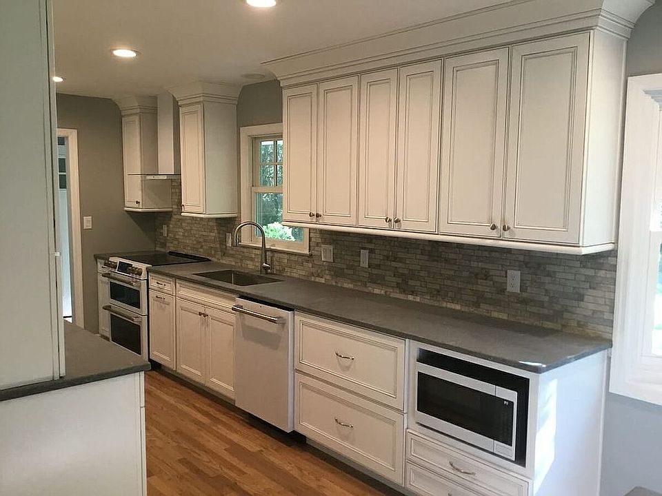 2nd image of 4611 Avenue Q 1/2