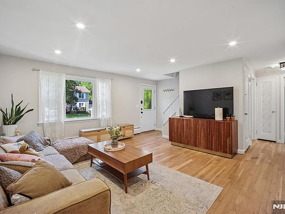 3rd image of 59 Delmar Ave