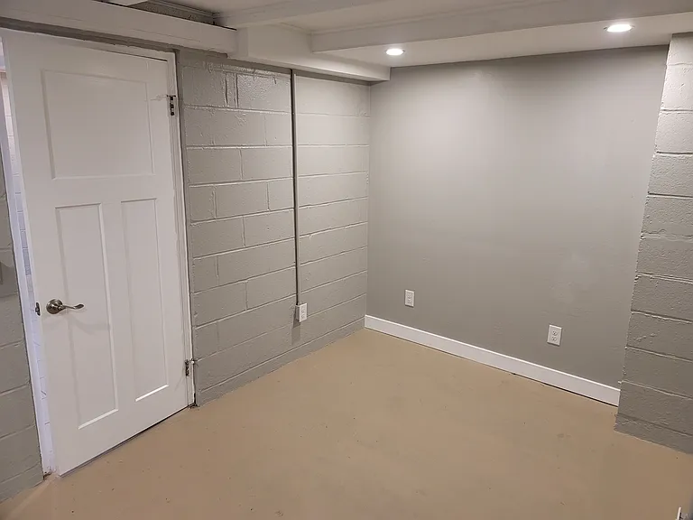 2nd bedroom (front)