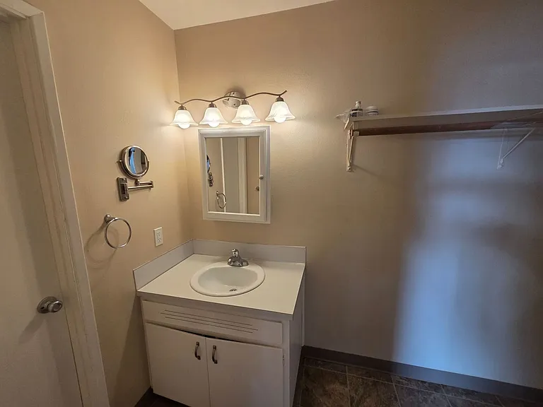 613 SW 9th St #5 — Photo 8