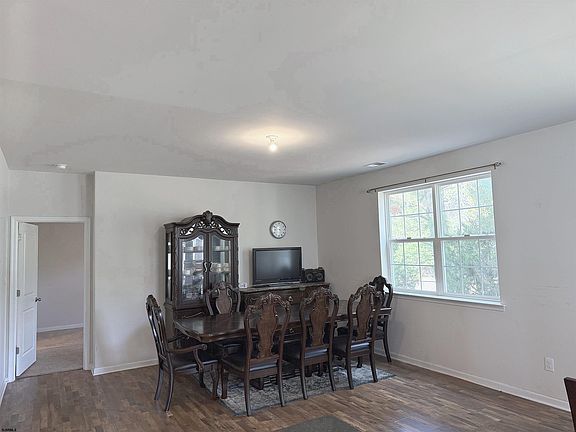 5th image of 111 Crystal Lake Dr