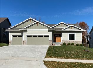 8717 Highland Oaks Dr, Johnston, IA 50131