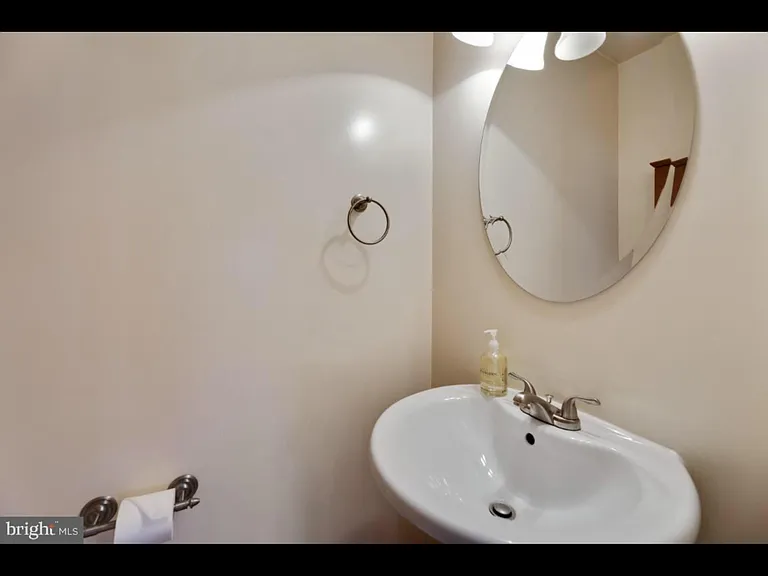 1637 Kramer St NE — Photo 14