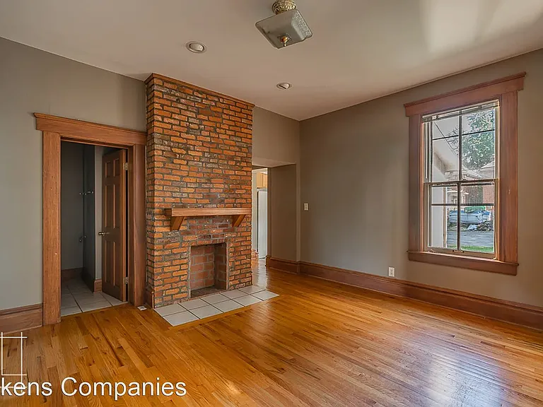 320 W 2nd Ave — Photo 12