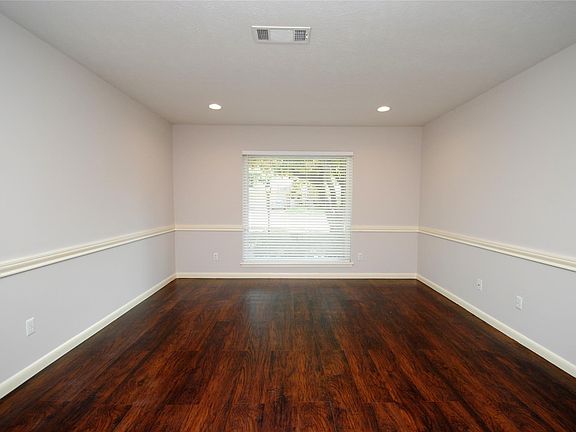3rd image of 10659 Northbrook Dr