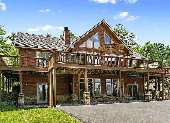 3rd image of 75 Highline Dr