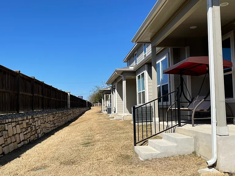 11308 Gadsen Ln — Photo 25
