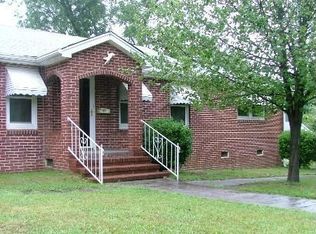 669 E Savannah St, Calhoun Falls, SC 29628