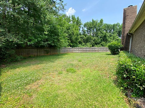5th image of 105 N Interlaken Dr
