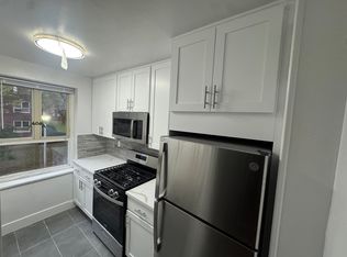 67-08 197th St #2B, Fresh Meadows, NY 11365