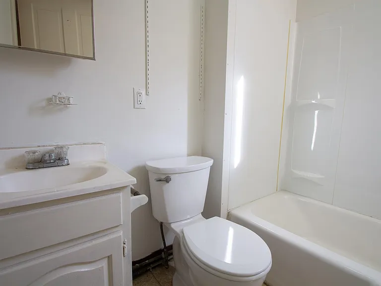 208 Green St #1 — Photo 9