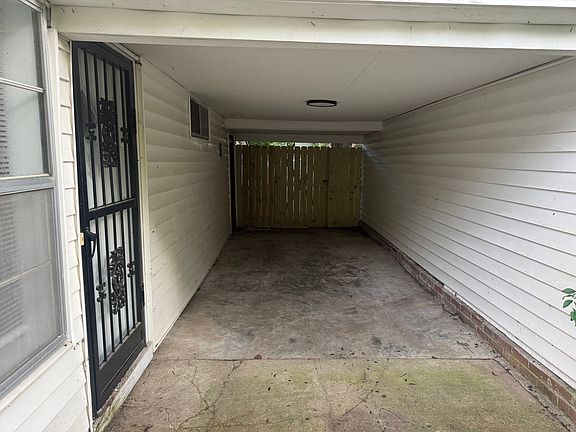 3rd image of 510 E College St