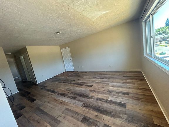 5th image of 1345 Pleasant Ave