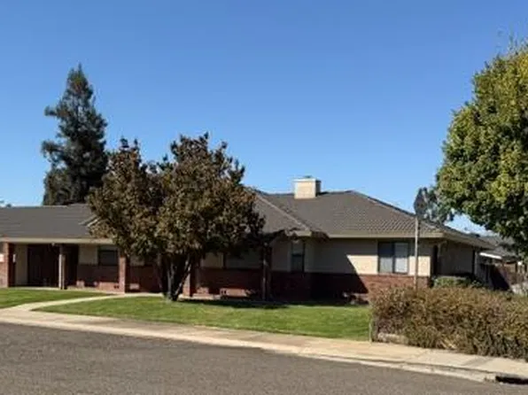 1300 Pleasanton Pl, Oakdale, CA 95361