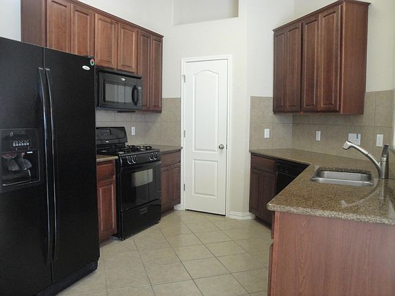 4th image of 333 Buckingham Dr