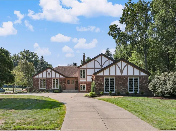 28323 Farrs Garden Path, Westlake, OH 44145