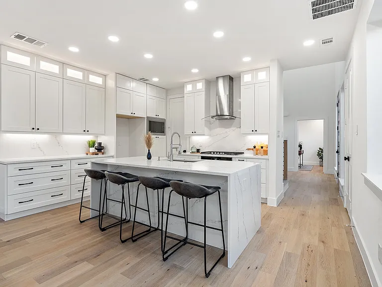 2348 Wycliff Ave — Photo 8