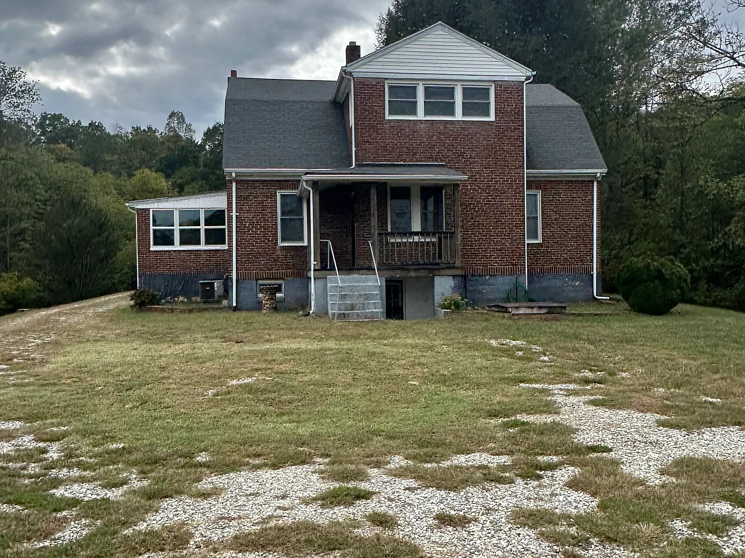 4 bed, 1913 sqft, $1,700 — Photo 2