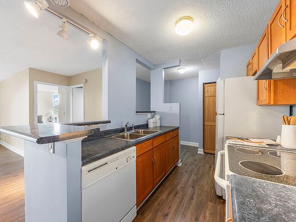 3rd image of 1043 S York Rd APT 308