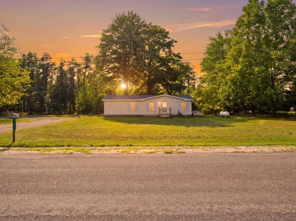 3461 Steiner Rd, Fruitport, MI 49415