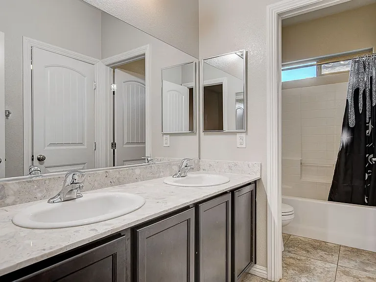 9634 Volk Ave — Photo 23
