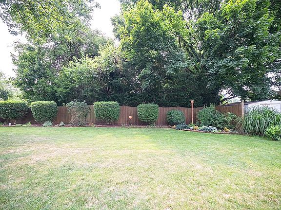 3rd image of 105 Viennese Dr