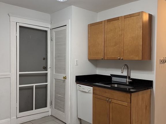 3rd image of 220 Hanover St APT 3