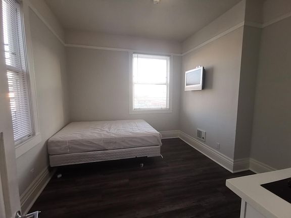 3rd image of 1500 California St